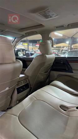 تۆیۆتا لاند کروزەر